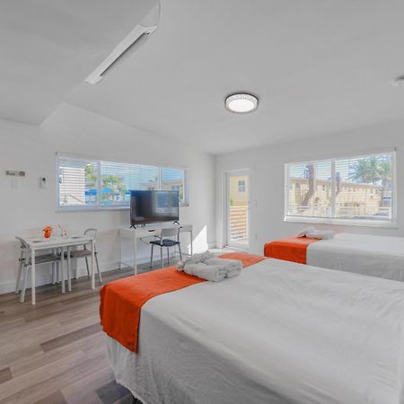 Spacious Studio With Balcony And Parking At The Beach -M46 Hollywood Kültér fotó