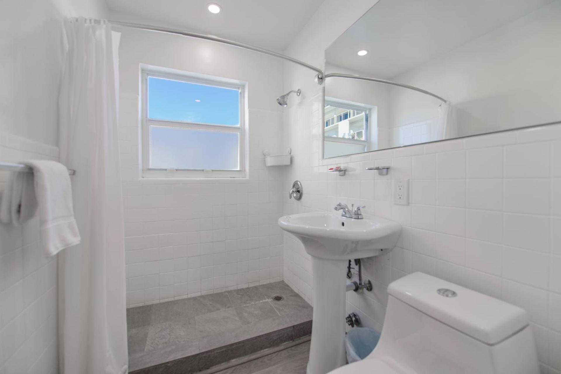 Spacious Studio With Balcony And Parking At The Beach -M46 Hollywood Kültér fotó