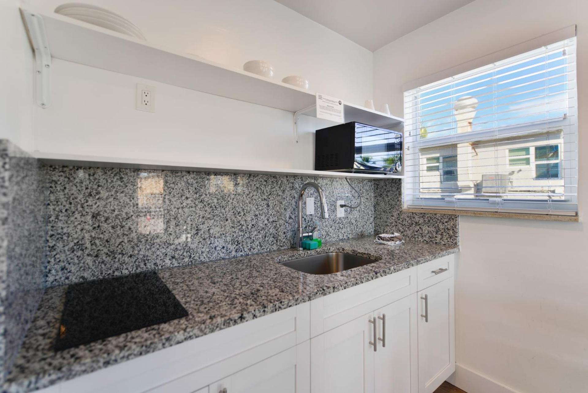 Spacious Studio With Balcony And Parking At The Beach -M46 Hollywood Kültér fotó